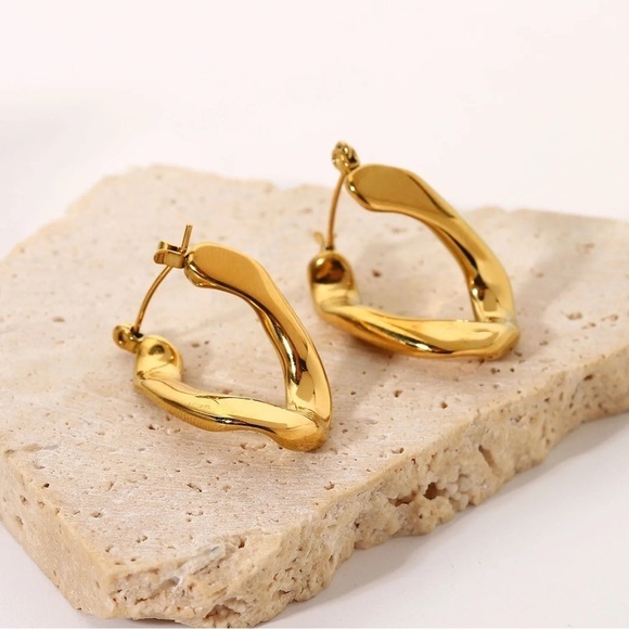 18K Gold Plated Flat U-Shaped Hoop Earrings - Picture 3 of 8